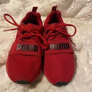 Red pumas size 3.5